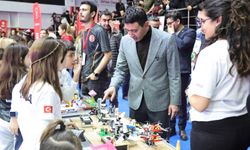 Bayraklı’da genç mucitler dünyaya meydan okudu