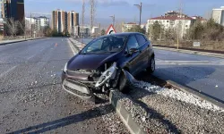 Buzlanan yolda feci zincirleme kaza! 10 araç birbirine girdi