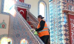 Çiğli'de temizlik mesaisi devam ediyor