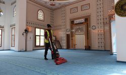 Dikili’de Ramazan öncesi camilerde temizlik seferberliği