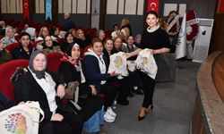 İzmir’den Türkiye’ye uzanan el: İşitme engelli kadınlar için 'kendi dilinde' sağlık eğitimi