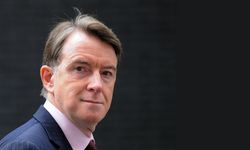 Epstein dosyası dünyayı sarstı! Adı geçen isim 'Özür diliyorum' diyerek istifa etti