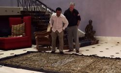 Epstein’in evinden Kabe örtüsü parçaları çıktı: Halı olarak kullanmış!