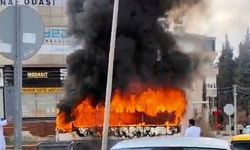 Halk otobüsü alev topuna döndü: Yolcular son anda tahliye edildi