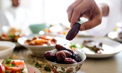 İftarda doğru sıralama ne olmalı? Mideyi yoran hatalara dikkat