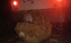 İzmir treninin üzerine kaya düştü; 150 yolcu faciadan döndü!