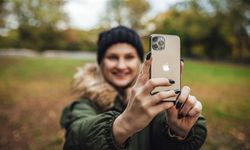 Neden fotoğraflarda kendimizi çirkin, aynada güzel buluruz?