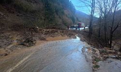 Ödemiş-Salihli yolunda heyelan!