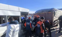 Öğrenci servisi tıra çarptı! Korkunç kazada ölü ve yaralılar var