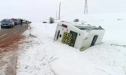Öğrencileri taşıyan servis kaza yaptı! Yaralılar var
