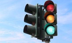 Trafik ışıklarında devrim! Dördüncü renk geliyor