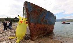 Urla’da hurda gemi ve yat limanı projesine 'Pikachu'lu protesto