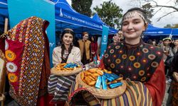 İzmir’de Bahar Bayramı coşkusu: Zeytin Sahne bahar renkleriyle kuşandı