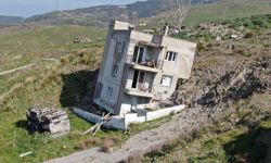 Çiğli’de çöp tesisinin yarattığı heyelan mahalleyi yutuyor