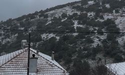 İzmir’in yüksek kesimlerinde bayramda kar sürprizi