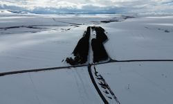 Kars'ta bahar ortasında kış manzarası