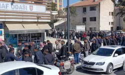 Kuyruğun ucu bucağı yok! APP plaka kullanan araç sahipleri değişim için koştu