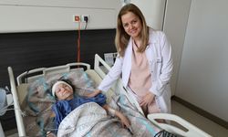 İzmir'de koklear implantla 72 yaşında sessizlik sona eriyor