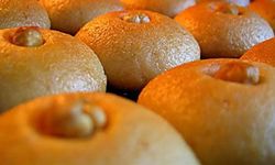 Bayram sofralarına yakışan pratik şekerpare tarifi