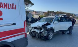 Çanakkale-İzmir yolunda feci kaza... Yolcu minibüsü ile otomobil çarpıştı: Yaralılar var