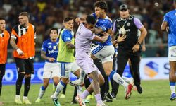 Futbol sahasında meydan muharebesi: Derbide tam 23 kırmızı kart