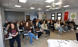 Gençler Efes Tarlası Yaşam Köyü’nde kariyer fırsatlarını dinledi