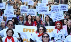 Efes Selçuk’ta kadınlar sokakları salladı