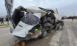 Freni patlayan tır kazaya neden oldu: Öğrenci servisi dahil 7 araç birbirine girdi!