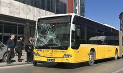 İETT otobüsleri kafa kafaya çarpıştı