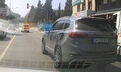 İzmir trafiğinde kural tanımaz sürücü böyle görüntülendi