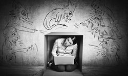 Dijital dünyada "kadın" olmak: Taciz riski erkeklere göre 27 kat daha fazla!