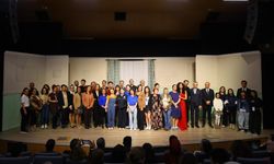Karabağlar’da tiyatro coşkusu Dünya Tiyatrolar Günü’nde yaşandı