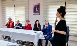 Konak’ta işaret diliyle engeller aşılıyor