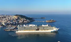 Dev kruvaziyer 'Sun Princess' 4 bin turistle Kuşadası'nda