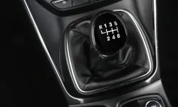 Üçüncü pedalın vedası: Manuel vitesli otomobiller tarih mi oluyor?