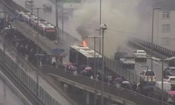 Şişli'de metrobüste yangın! Çok sayıda ekip olay yerinde