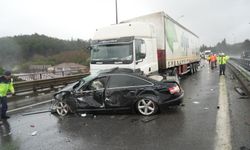 TEM'de 6 araç birbirine girdi: Otoyol suya gömüldü!