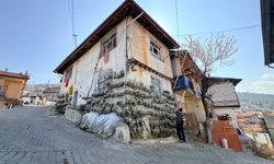 Bahçesi yoktu… Öyle bir yöntem buldu ki evinin duvarı tarlaya döndü!