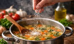 Tuzu fazla kaçan çorbayı patatesle tek hamlede kurtarın