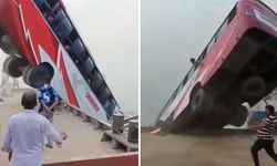 Katliam gibi kaza: Yolcu otobüsü nehre uçtu, 24 ölü!