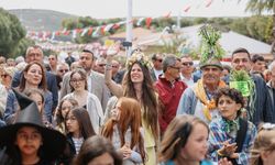 Alaçatı Ot Festivali Korteji 23 Nisan coşkusuyla yürüdü