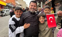 İzmirli işletmeciden 23 Nisan’da çocuklara anlamlı ikram