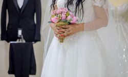 Düğün hazırlığı yapan çiftlere Bayraklı’dan anlamlı destek