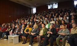 Ege Üniversitesi’nde Bedia Akartürk kulakların pasını sildi