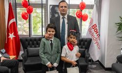 Bornova’da 23 Nisan’da makam koltuğu çocuklara devredildi