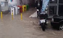 Dikili’de sağanak yağmur hayatı felç etti