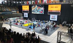 Ege’den gençler FRC robotik yarışmasında yeteneklerini sergiledi