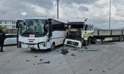 Faciadan dönüldü! İşçi servisi ile tır çarpıştı: Yaralılar var