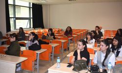 Ege’de genç gazetecilere fotoğrafçılık eğitimi