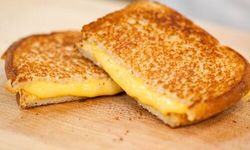 Grilled cheese tarifi: Efsane peynirli tost nasıl yapılır?